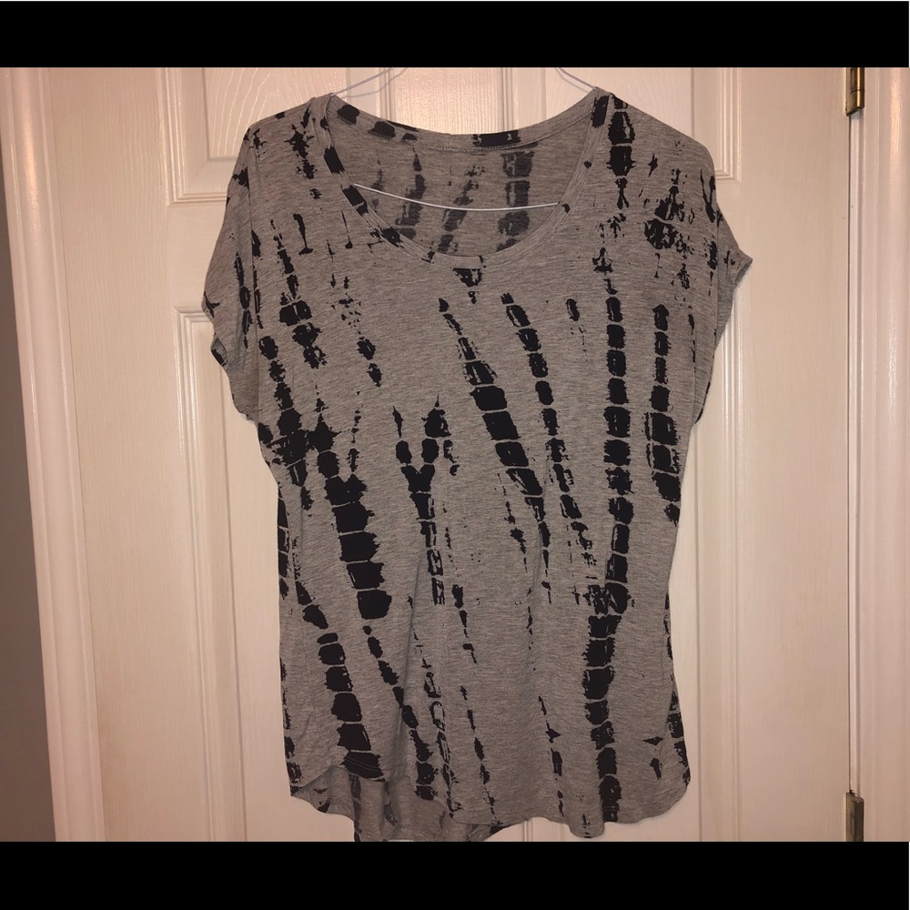 Simple top. - Picture 2 of 2